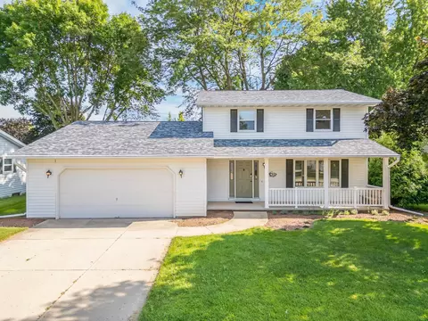 701 Pierce Ave, Little Chute, WI 54140