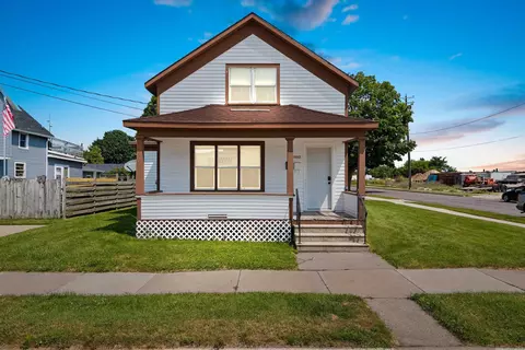 1802 Wollmer St, Manitowoc, WI 54220