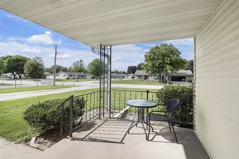 615 E Capitol Dr, Appleton, WI 54911 photo 2