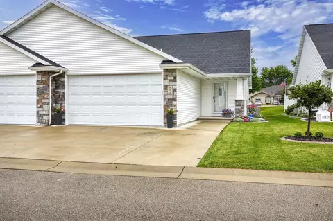 806 Schelfhout Ln, Kimberly, WI 54136