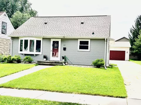 417 Johnson Ave, Little Chute, WI 54140