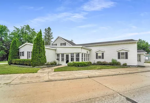 2121 Calumet Dr, New Holstein, WI 53061