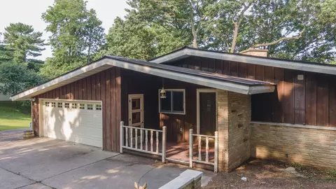 824 Berlin St, Waupaca, WI 54981