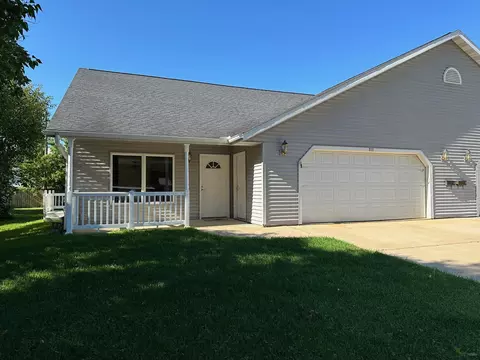 111 5th St, Oconto, WI 54153