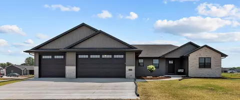 W2321 Warren Trail, Appleton, WI 54913