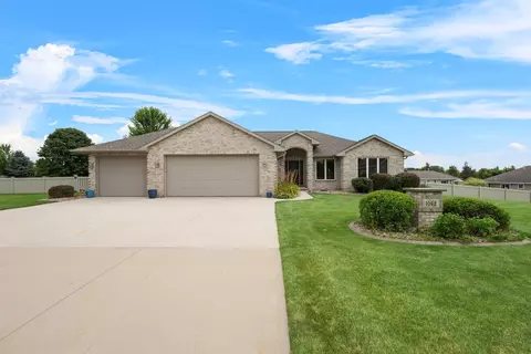 1062 Bluegrass Ct, De Pere, WI 54115