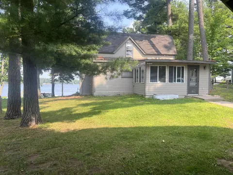 n2746 North Shore Drive, Clintonville, WI 54929