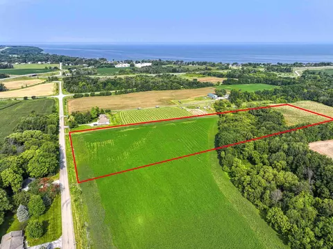 Bader Road, Luxemburg, WI 54217