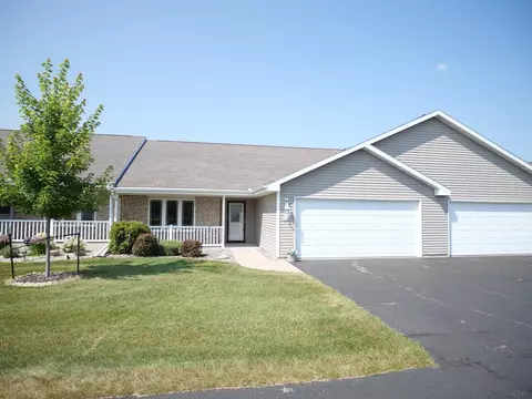 3180 Elk Ridge Dr #E, Oshkosh, WI 54904