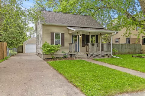 1306 Grignon St, Green Bay, WI 54301