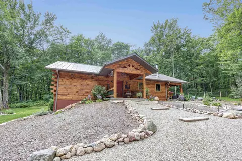 11044 Badger Dr, Waupaca, WI 54981