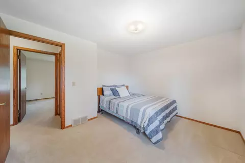 Bedroom - 324 E James St, Appleton, WI 54915 photo 4 of 6