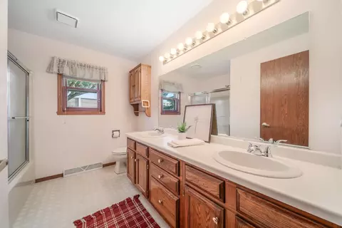 Bath - 324 E James St, Appleton, WI 54915 photo 1 of 2