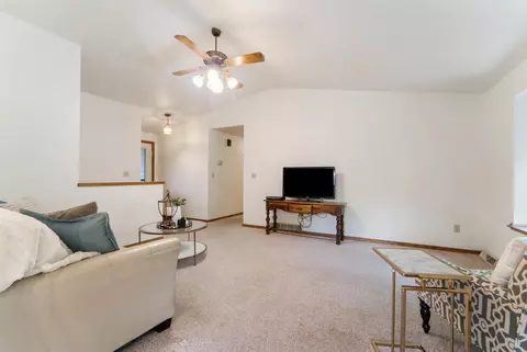 2830 S Lance Ave, Appleton, WI 54915 photo 6