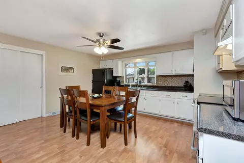1424 W Edmund Dr, Appleton, WI 54914 photo 6