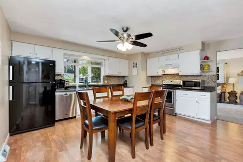 1424 W Edmund Dr, Appleton, WI 54914 photo 4