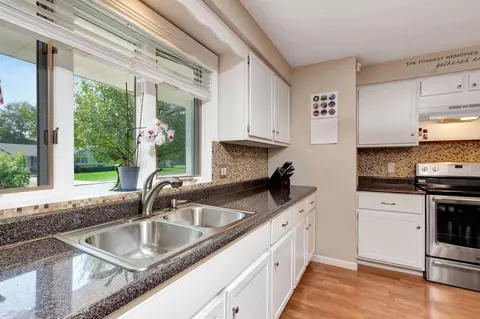 1424 W Edmund Dr, Appleton, WI 54914 photo 5