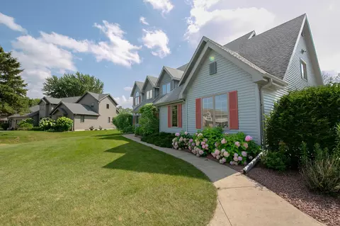 Exterior - w2886 Oakridge Drive, Appleton, WI 54915 photo 12 of 14