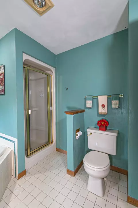 Bath - w2886 Oakridge Drive, Appleton, WI 54915 photo 4 of 8