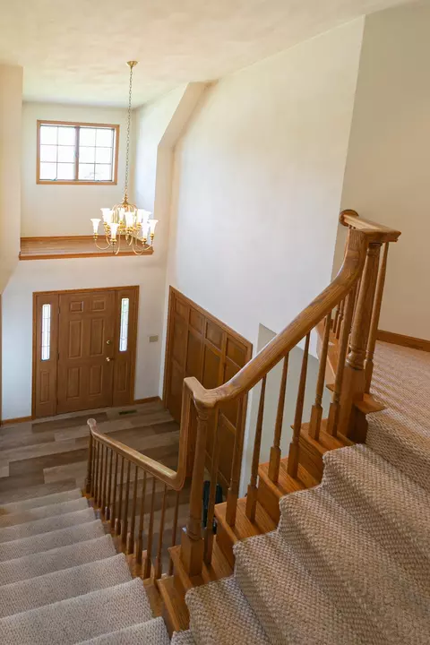 Entry Way - w2886 Oakridge Drive, Appleton, WI 54915 photo 3 of 7