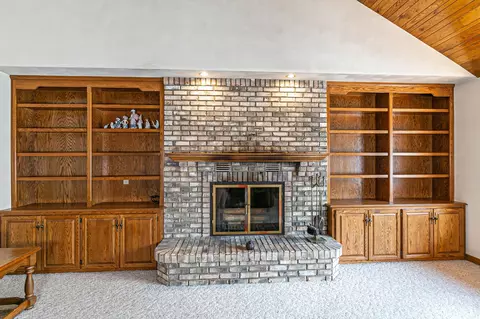 Living - w2886 Oakridge Drive, Appleton, WI 54915 photo 2 of 6