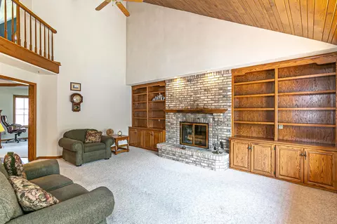 Living - w2886 Oakridge Drive, Appleton, WI 54915 photo 3 of 6
