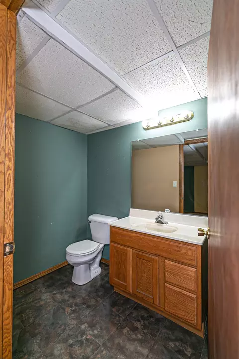 Bath - w2886 Oakridge Drive, Appleton, WI 54915 photo 8 of 8