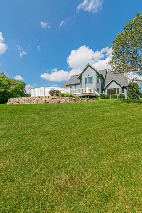 Exterior - w2886 Oakridge Drive, Appleton, WI 54915 photo 11 of 14