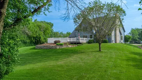 Exterior - w2886 Oakridge Drive, Appleton, WI 54915 photo 4 of 14
