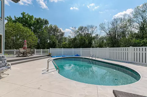 Exterior - w2886 Oakridge Drive, Appleton, WI 54915 photo 7 of 14