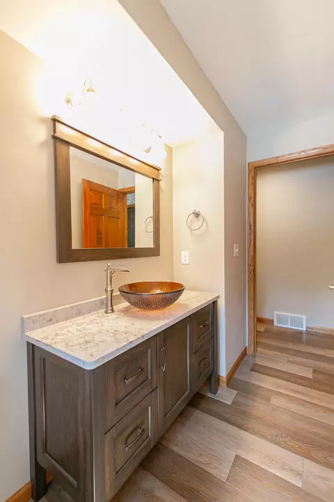 Bath - w2886 Oakridge Drive, Appleton, WI 54915 photo 1 of 8