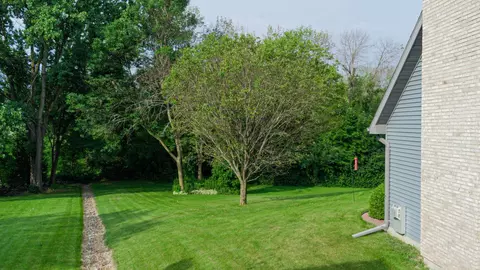 Exterior - w2886 Oakridge Drive, Appleton, WI 54915 photo 5 of 14