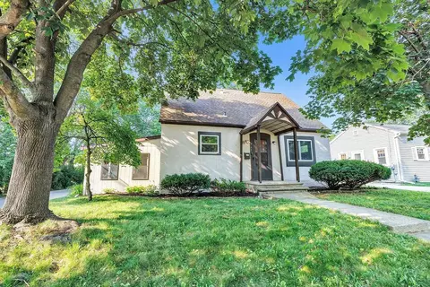 965 Hickory Hill Dr, Green Bay, WI 54304