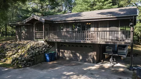 310 Golf Dr, Iola, WI 54945