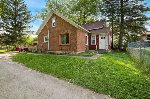 2064 Manitowoc Rd, Green Bay, WI 54302