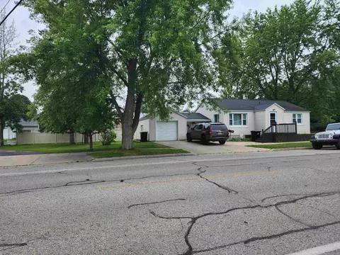 2641 18th Ave, Menominee, MI 49858
