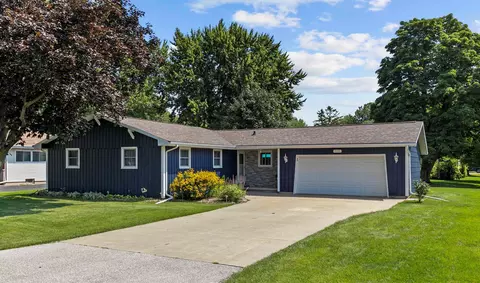 1119 Pomer Way, Menasha, WI 54952