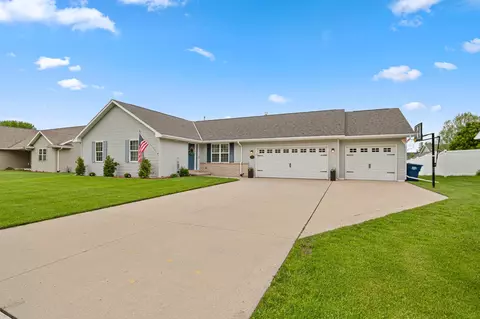 2135 Garden Grove Ln, Green Bay, WI 54311