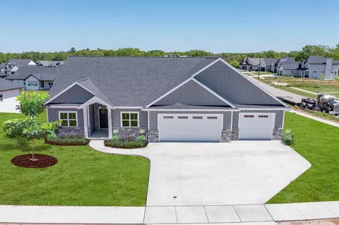 1701 Sweetbriar Way, Green Bay, WI 54311