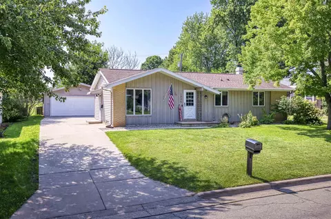 1025 Green Acres Ln, Neenah, WI 54956