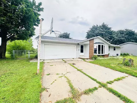 2913 Gilbert Dr, Green Bay, WI 54311