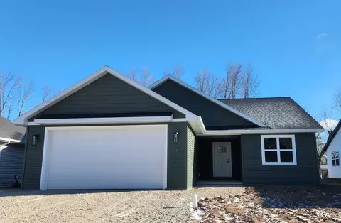 28 Ash Grove Pl, Kaukauna, WI 54130