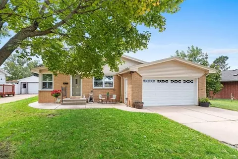1780 Lilac Ln, Green Bay, WI 54302