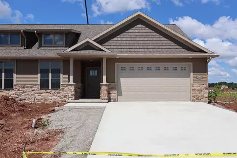 2642 Princeton Dr, Neenah, WI 54956