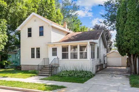 215 E Parkway Ave, Oshkosh, WI 54901