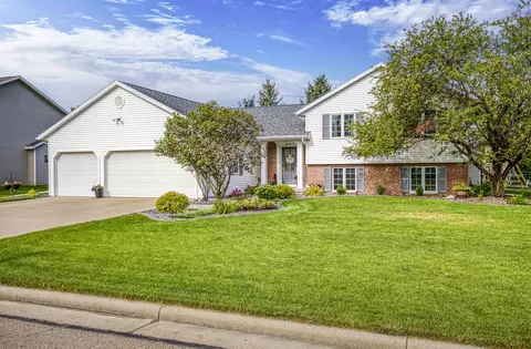 1479 Whitetail Dr, Neenah, WI 54956