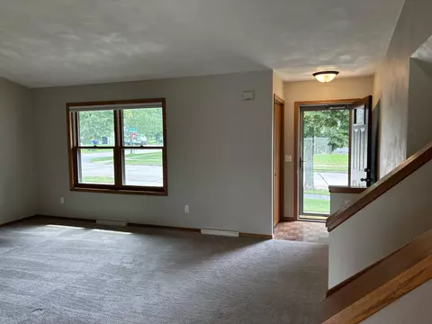 1703 E Orchard Blossom Dr, Appleton, WI 54915 photo 2