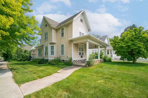 1022 W New York Ave, Oshkosh, WI 54901