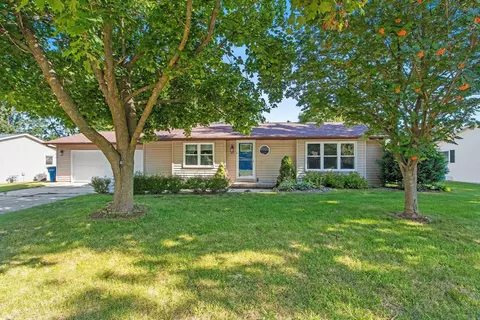 177 E Glenbrook Dr, Pulaski, WI 54162