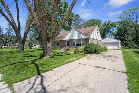 1368 Cormier Rd, Green Bay, WI 54313